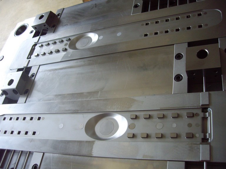 moule injection plastique